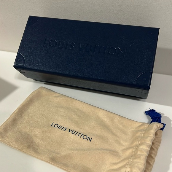 Louis Vuitton Sunglass case - Picture 1 of 4